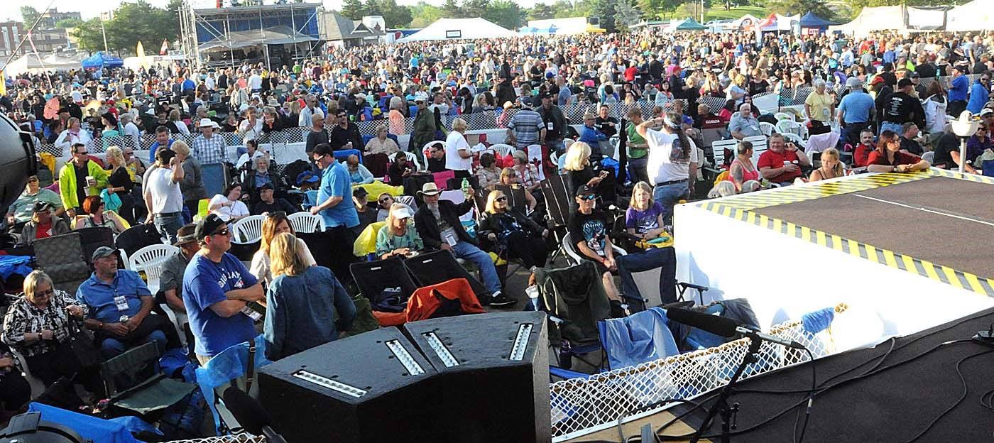 Record crowds at Bluesfest on Friday